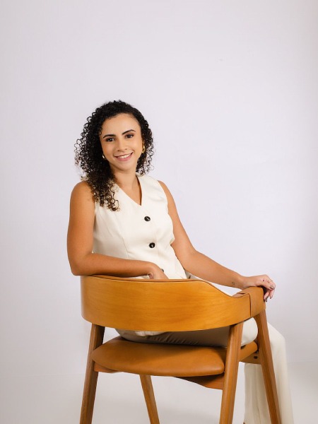 Dra. Taís Simplício